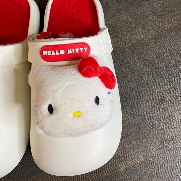 NEW ❤️🤍❤️🤍Hello Kitty White and Red Plush Clogs - Picture 4 of 5
